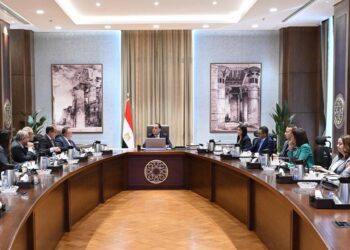 رئيس الوزراء يتابع جهود لجنة إدارة الدين العام الخارجي وتنظيم الاقتراض