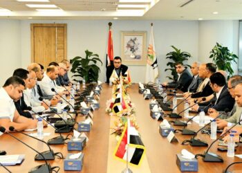 وزير الاسكان يعقد اجتماعًا مع رؤساء أجهزة عددٍ من مدن شرق القاهرة لمتابعة ملفات العمل