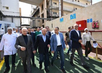 في إطار جولته اليوم بمحافظة القليوبية: رئيس الوزراء يتفقد مصنع «عبور لاند»