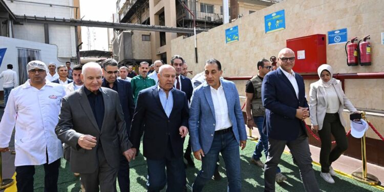 في إطار جولته اليوم بمحافظة القليوبية: رئيس الوزراء يتفقد مصنع «عبور لاند»