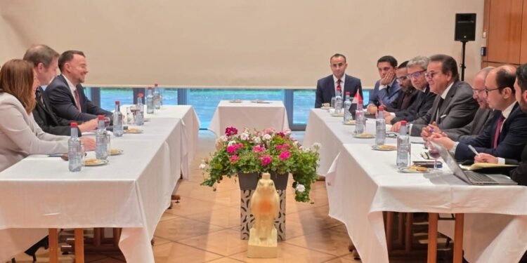 وزير الصحة يبحث مع رئيس التحالف الصحي الألماني سبل تعزيز التعاون الثنائي وفرص الاستثمار في القطاع الصحي