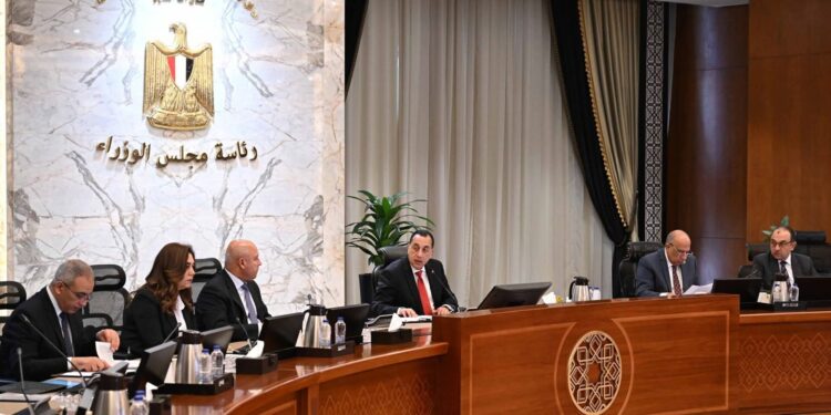 رئيس الوزراء يُتابع جهود تنفيذ الإجراءات الخاصة بخفض الانبعاثات والتحول الأخضر المُستدام