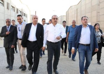 في ختام زيارته للسويس.. وزير قطاع الأعمال العام يجري جولة تفقدية بشركة «ميراتكس» للغزل والنسيج