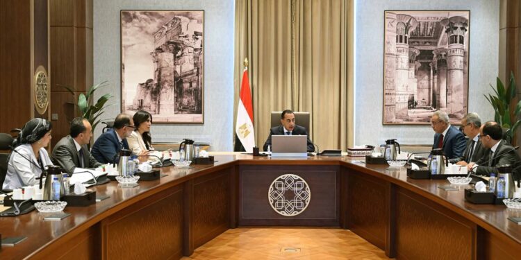 رئيس الوزراء يتابع آليات وضوابط فحص ومراقبة السلع والمنتجات