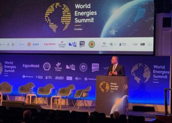 في القمة العالمية للطاقة بلندن.. وزير البترول حفر 480 بئرًا استكشافية جديدة باستثمارات 5.7 مليارات دولار