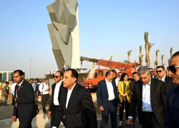 قبل 15 يوماً من احتفالية افتتاحه: رئيس الوزراء يطمئن ميدانيا على الانتهاء من أعمال تطوير المنطقة المحيطة بالمتحف المصري الكبير والطرق المؤدية إليه