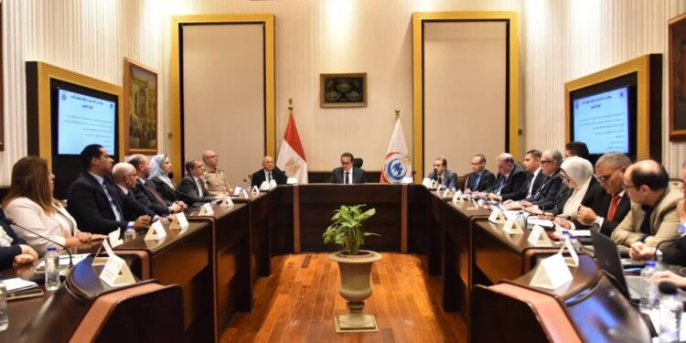 الدكتور خالد عبدالغفار يترأس اجتماع مجلس مراقبة عمليات الدم لتوحيد الأسعار وضبط حملات التبرع