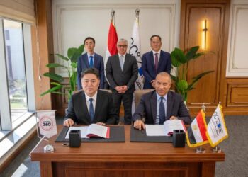 باستثمارات تتجاوز 65 مليون دولار.. رئيس اقتصادية قناة السويس يشهد توقيع عقود 4 مشروعات جديدة بالمنطقة الصناعية بالسخنة