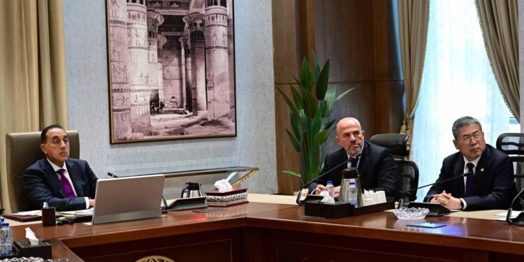 رئيس الوزراء يلتقي مجموعة «سيتك» الصينية للشراكة مع الحكومة لإقامة وتمويل مصنع ضخم لإنتاج مكونات محطات تحلية المياه