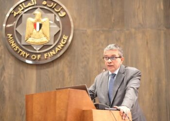 نائب وزير المالية في حوار مفتوح مع ممثلي المجتمع التجاري وشركات الشحن والبريد السريع نعمل على دمج التجارة الإلكترونية بشكل أكبر.. لتعزيز تنوع الاقتصاد المصري