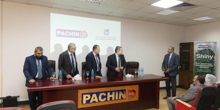 الهيئة المصرية العامة للمواصفات والجودة تسلم أول علامة خضراء للدهانات لشركة العبور للبويات والصناعات الكيماوية «باكين»