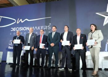 مقترحات لتعزيز فرص الاستثمار السياحي خلال جلسات مؤتمر «صناع القرار» في نسخته السابعة بحضور عدد من المستثمرين والخبراء