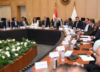 وزير الصناعة  يترأس الاجتماع الثاني والثلاثين للمجموعة الوزارية للتنمية الصناعية
