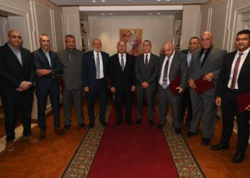 وزير الصناعة يسلم شهادات التحقق من تقارير البصمة الكربونية لـ6 شركات محلية رائدة في مختلف القطاعات الصناعية