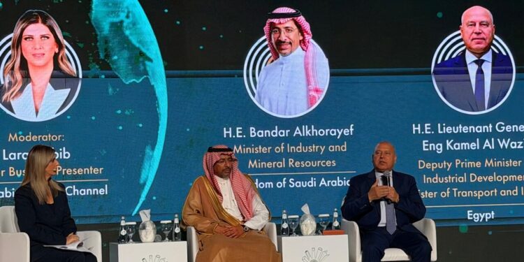 وزير الصناعة يشارك مع نظيره السعودي بجلسة وزارية بعنوان «تمكين توطين سلسلة قيمة الحديد بدعم النمو الاقتصادي وتنوع مصادر الدخل» بمؤتمر بالرياض 