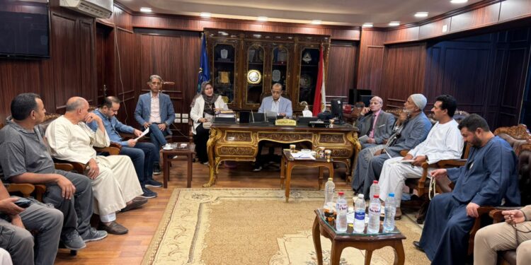 رئيس تجارية سوهاج يبحث مع شعبة البوتاجاز وأصحاب المستودعات تحديات القطاع بعد زيادة تكاليف التشغيل