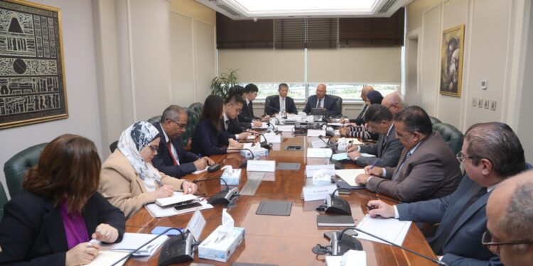 وزير الصناعة يعقد اجتماعًا مع السفير الصيني لبحث مشروعات التعاون المشترك وتعزيز الاستثمارات المستقبلية