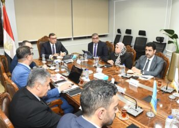 وزير الإسكان يتابع سير العمل بقطاع التخطيط والمشروعات بهيئة المجتمعات العمرانية وموقف طرح الفرص الاستثمارية بالمدن الجديدة