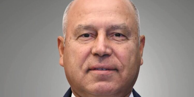 تزامنا مع احتفالات نصر أكتوبر المجيدة .. وزير الصناعة يعلن عن طرح 386 وحدة صناعية لرواد الاعمال جاهزة للتسليم الفوري بـ12 مجمعاً صناعياً في 11 محافظة