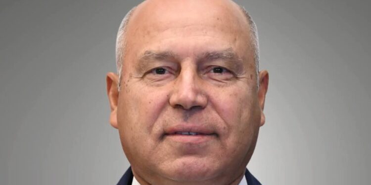 وزير الصناعة يعلن عن طرح 386 وحدة صناعية لرواد الاعمال جاهزة للتسليم الفوري بـ12 مجمعاً صناعياً في 11 محافظة