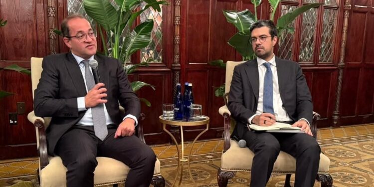 وزير المالية في حوار مفتوح مع مستثمرين دوليين ببنك «ستاندرد تشارترد» و«سيتي بنك»: الاقتصاد المصرى.. يتحسن وينمو بتزايد ثقة المستثمرين
