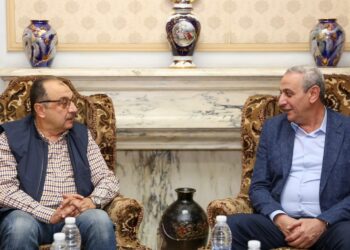 وزير قطاع الأعمال العام يلتقي محافظ الغربية في مستهل زيارته لشركة مصر للغزل والنسيج بالمحلة الكبرى