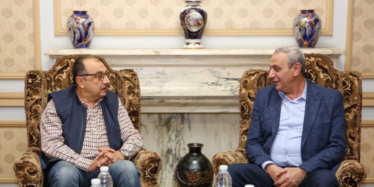 وزير قطاع الأعمال العام يلتقي محافظ الغربية في مستهل زيارته لشركة مصر للغزل والنسيج بالمحلة الكبرى