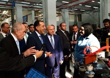 باستثمارات تبلغ نصف مليار جنيه وبطاقة إنتاجية تصل إلى 15 مليون فلتر سنويًا: رئيس الوزراء يفتتح مصنع «المنصور لتصنيع فلاتر المركبات والفلاتر الصناعية»
