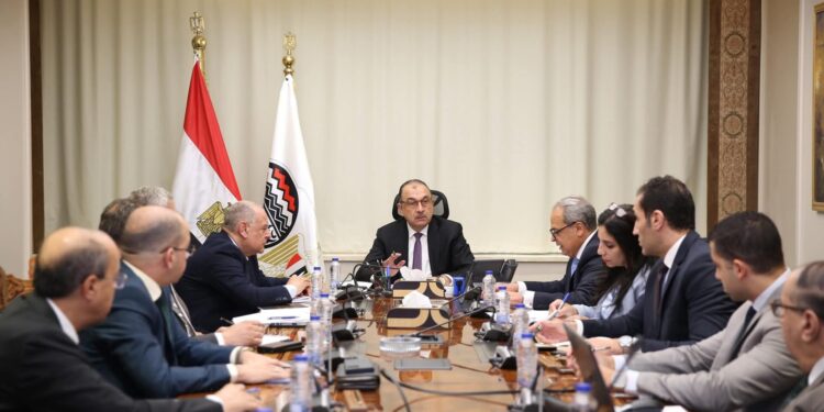 وزير قطاع الأعمال العام يجتمع بالرؤساء التنفيذيين للشركات القابضة لمتابعة موقف تطبيق نظام ERP في الشركات التابعة