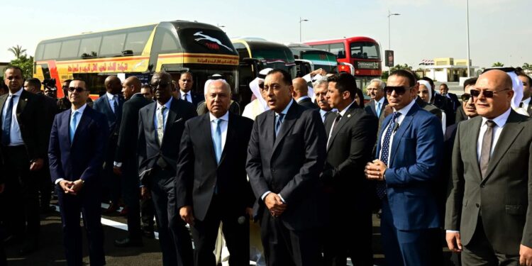 عقب افتتاحه: رئيس الوزراء يشهد اصطفافاً بالمعرض والمؤتمر الدولي للنقل الذكي المصنعه محليا ضمن خطة الحكومة لتوطين مختلف الصناعات