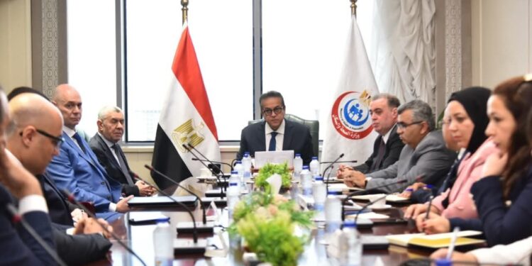 «الصحة» تبحث مع ممثلي شركة «ميريت» توطين صناعة المستلزمات الطبية في مصر