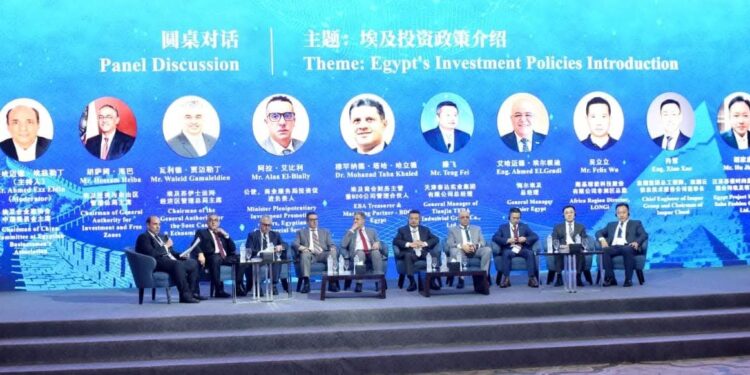 بحضور 200 رجل أعمال من مصر والصين .. الهيئة العامة للاستثمار والمناطق الحرة تشارك في منتدى الاستثمار المصري الصيني
