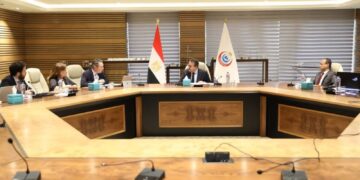 وزير الصحة يستقبل وفد البنك الأوروبي لإعادة الإعمار والتنمية لبحث تطوير المنشآت الصحية وتعزيز الاستثمارات بالقطاع الصحي