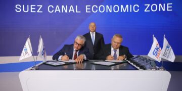 المنطقة الاقتصادية لقناة السويس توقع مذكرة تفاهم وعقد انتفاع مع شركة «سكاي بورتس» لتشغيل محطة متعددة الأغراض بميناء السخنة