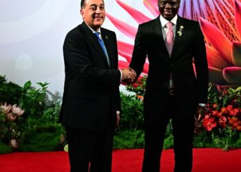 نيابة عن فخامة السيد رئيس الجمهورية: رئيس الوزراء يشارك في فعاليات الجلسة الافتتاحية لقمة مجموعة العشرين (G20) لعام 2025 بجوهانسبرج