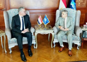 وزارة البترول وهيئة قناة السويس توقعان مذكرة تفاهم حول الإجراءات التنفيذية لإنشاء محطة لإسالة وتموين الغاز الطبيعي المسال