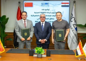 باستثمارات 15 مليون دولار.. رئيس اقتصادية قناة السويس يشهد توقيع عقد مشروع WINPEX الصينية لإنتاج أدوات الإضاءة بالمطور الصناعي MDC بالسخنة