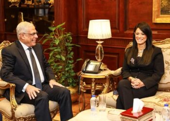 وزيرة التخطيط و النائب العام يشهدان تسليم 17 مركزًا تكنولوجيًا متنقلًا للنيابة العامة لتقديم الخدمات الإلكترونية للمواطنين