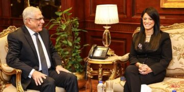 وزيرة التخطيط و النائب العام يشهدان تسليم 17 مركزًا تكنولوجيًا متنقلًا للنيابة العامة لتقديم الخدمات الإلكترونية للمواطنين