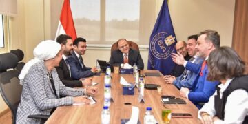 رئيس هيئة الدواء يبحث مع شركتي داف وكيورليدز تعزيز إتاحة الأدوية المبتكرة في السوق المصري