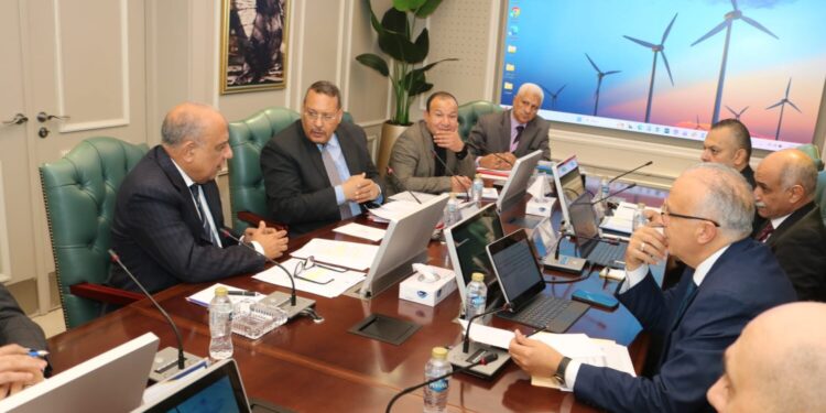 وزيرا الكهرباء و الري يبحثان التعاون المشترك لتعظيم عوائد المحطات الكهرومائية وإدارة واستغلال الأصول المتاحة بالسد العالي 