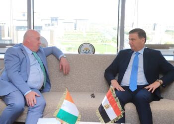 وزير الزراعة يبحث مع نظيره الأيرلندي تعزيز التعاون المشترك ويستعرضان فرص الشراكة في الأمن الغذائي والتكنولوجيا الزراعية