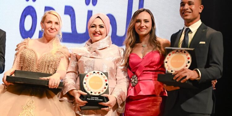 في حفل تكريم الامراء وصناع «الجراند بول» .. صفاء ابو السعود تتألق فى اوبرا العاصمة الجديدة باستعراضات غنائية مع بطلة «جيمس بوند» والايطالى مارتيلو