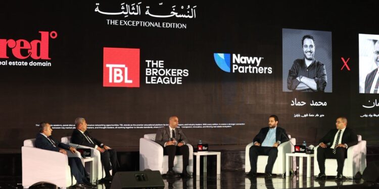 خبراء: السوق المصري يعزز جاذبيته للمستثمرين مع ضرورة تنظيم قطاع التسويق العقاري