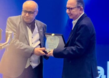 تكريم إيهاب عبد العال في مؤتمر «Hotel Tech» لدوره في دعم وتطوير خدمات الضيافة وتحديثها