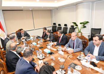 وزير الإسكان يتابع أخر مستجدات مشروعات التي تنفذها المقاولون العرب ضمن المبادرة الرئاسية «حياة كريمة»