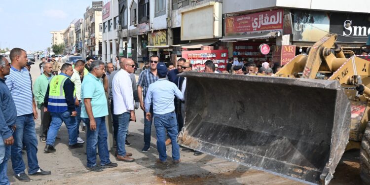 تنفيذاً لتوجيهات وزير الإسكان: شن حملات على مخالفات البناء والظواهر العشوائية بمدن الشيخ زايد والشروق والعاشر وأسيوط والمنيا الجديدة