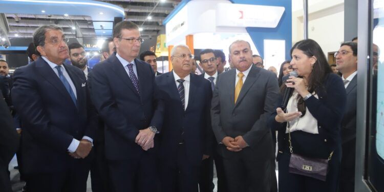 وزير الزراعة يتفقد جناح «إي فاينانس» بمعرض القاهرة الدولي للتكنولوجيا ويثمن جهود التحول الرقمي في القطاع الزراعي