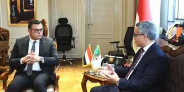 وزير الإسكان يستقبل سفير الجزائر بالقاهرة لبحث سبل التعاون بين البلدين