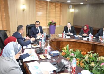 بمقر الهيئة العامة للتنمية السياحية: وزير الإسكان يعقد اجتماعًا مع قيادات الهيئة ويتابع سير العمل بها